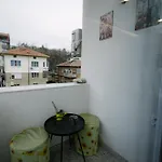 Center شقة بلاغويفغراد