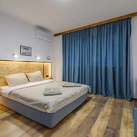 Διαμέρισμα Center *